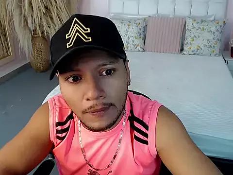 Discover our girls online shows and discover the company of countless livestreamers, with stunning shapes, sex toys and more.