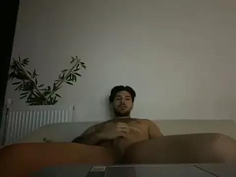 Maxhinelle webcams show profile image 