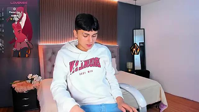 Maxii18_ webcams show profile image 