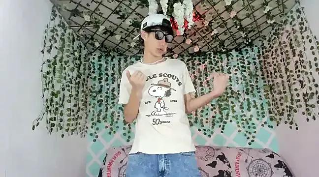 Maxxi_hot23 from StripChat