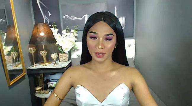 MaxxineMorenaTs from StripChat