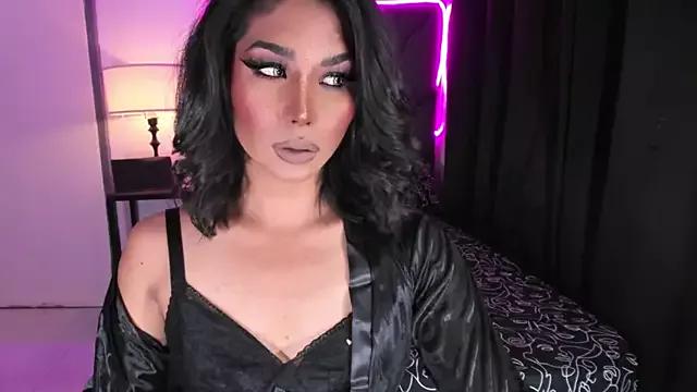 MaxxineMorenaTs from StripChat