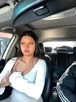 Discover our girls online shows and discover the company of countless livestreamers, with stunning shapes, sex toys and more.