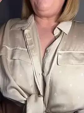 Maya_R from StripChat
