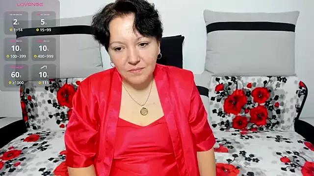 Discover our girls online shows and discover the company of countless livestreamers, with stunning shapes, sex toys and more.