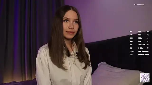 Discover our girls online shows and discover the company of countless livestreamers, with stunning shapes, sex toys and more.