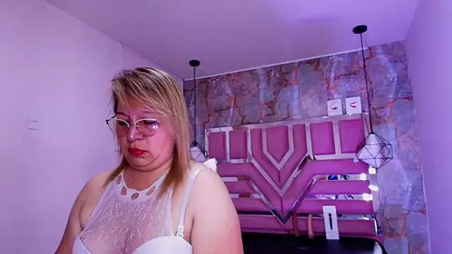 MaylinRosse_ from StripChat is Freechat