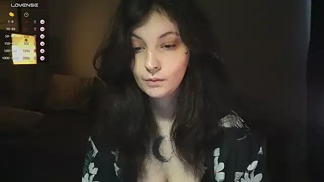 Discover our girls online shows and discover the company of countless livestreamers, with stunning shapes, sex toys and more.