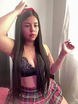 Discover our girls online shows and discover the company of countless livestreamers, with stunning shapes, sex toys and more.