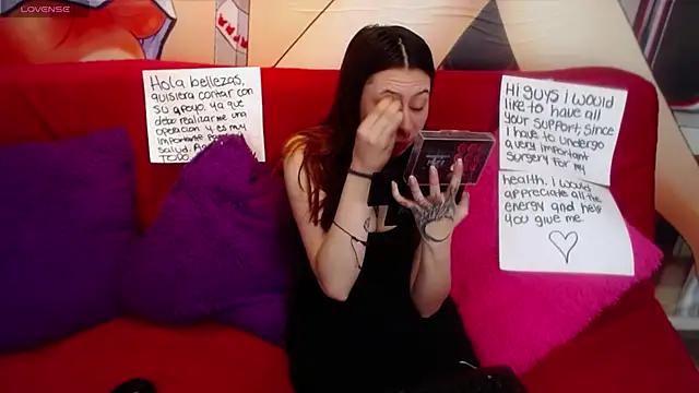 Discover our girls online shows and discover the company of countless livestreamers, with stunning shapes, sex toys and more.