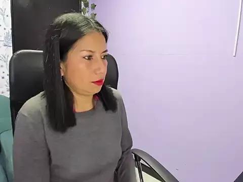 Discover our girls online shows and discover the company of countless livestreamers, with stunning shapes, sex toys and more.