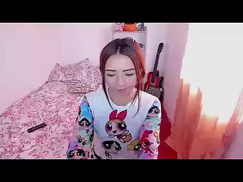 Discover our girls online shows and discover the company of countless livestreamers, with stunning shapes, sex toys and more.