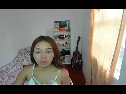 Discover our girls online shows and discover the company of countless livestreamers, with stunning shapes, sex toys and more.