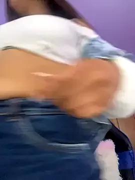 Discover our girls online shows and discover the company of countless livestreamers, with stunning shapes, sex toys and more.