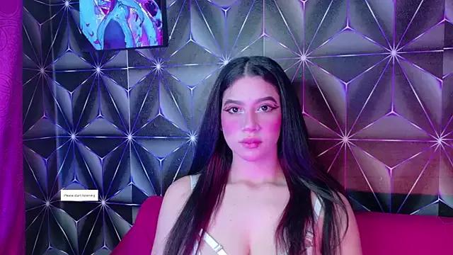 Discover our girls online shows and discover the company of countless livestreamers, with stunning shapes, sex toys and more.