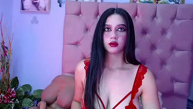 Discover our girls online shows and discover the company of countless livestreamers, with stunning shapes, sex toys and more.