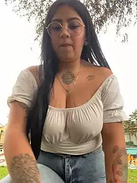 Discover our girls online shows and discover the company of countless livestreamers, with stunning shapes, sex toys and more.