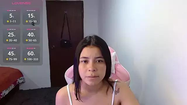 Discover our girls online shows and discover the company of countless livestreamers, with stunning shapes, sex toys and more.