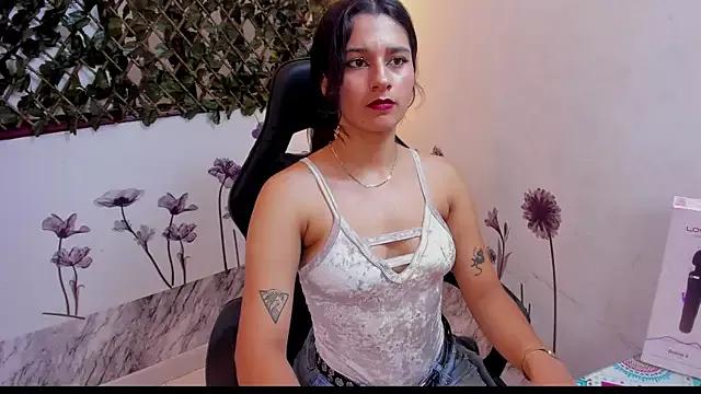 Discover our girls online shows and discover the company of countless livestreamers, with stunning shapes, sex toys and more.