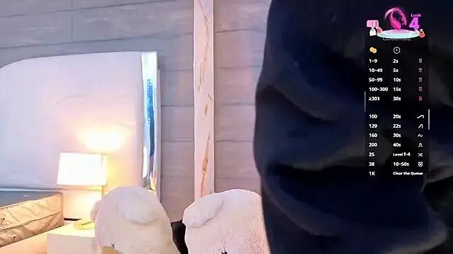 Discover our girls online shows and discover the company of countless livestreamers, with stunning shapes, sex toys and more.