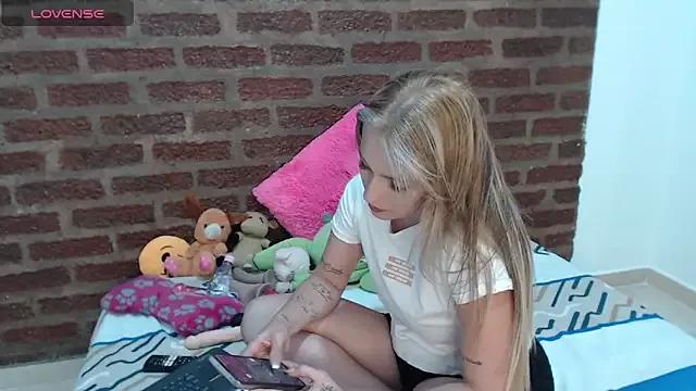 MeganColins1 from StripChat is Freechat