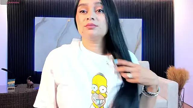 Discover our girls online shows and discover the company of countless livestreamers, with stunning shapes, sex toys and more.