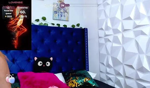 Discover our girls online shows and discover the company of countless livestreamers, with stunning shapes, sex toys and more.