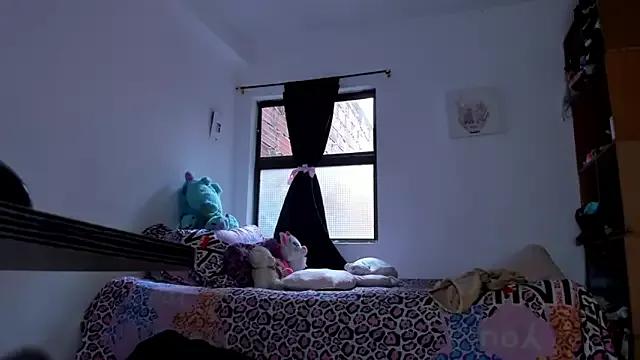 Discover our girls online shows and discover the company of countless livestreamers, with stunning shapes, sex toys and more.