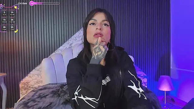 Discover our girls online shows and discover the company of countless livestreamers, with stunning shapes, sex toys and more.