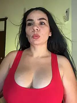 Discover our girls online shows and discover the company of countless livestreamers, with stunning shapes, sex toys and more.