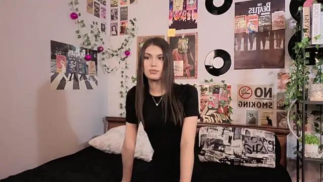 Discover our girls online shows and discover the company of countless livestreamers, with stunning shapes, sex toys and more.