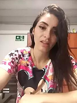 Discover our girls online shows and discover the company of countless livestreamers, with stunning shapes, sex toys and more.
