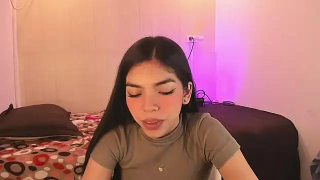 Discover our girls online shows and discover the company of countless livestreamers, with stunning shapes, sex toys and more.