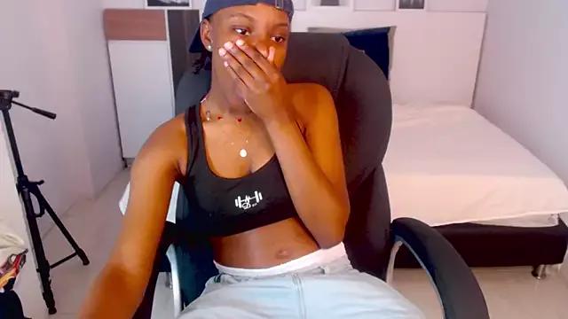 Discover our girls online shows and discover the company of countless livestreamers, with stunning shapes, sex toys and more.