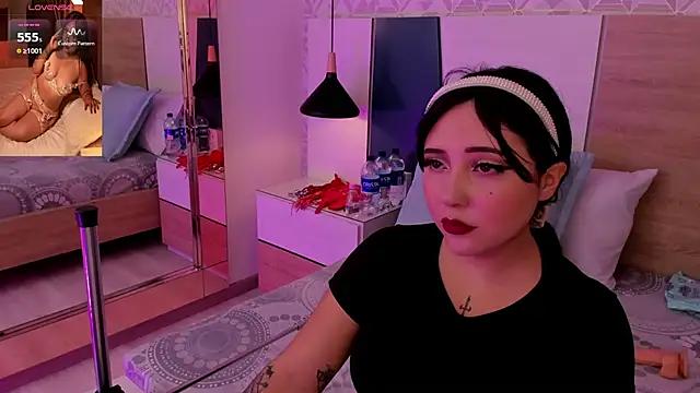 Discover our girls online shows and discover the company of countless livestreamers, with stunning shapes, sex toys and more.