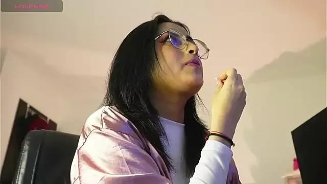 MeganxxxLiam from StripChat is Freechat