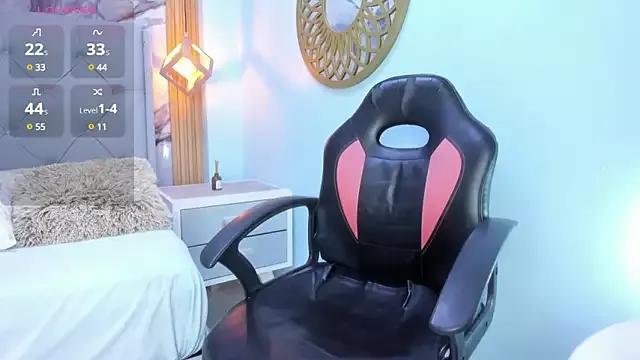 Discover our girls online shows and discover the company of countless livestreamers, with stunning shapes, sex toys and more.