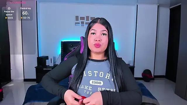 Discover our girls online shows and discover the company of countless livestreamers, with stunning shapes, sex toys and more.