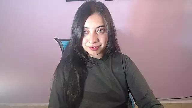 Discover our girls online shows and discover the company of countless livestreamers, with stunning shapes, sex toys and more.