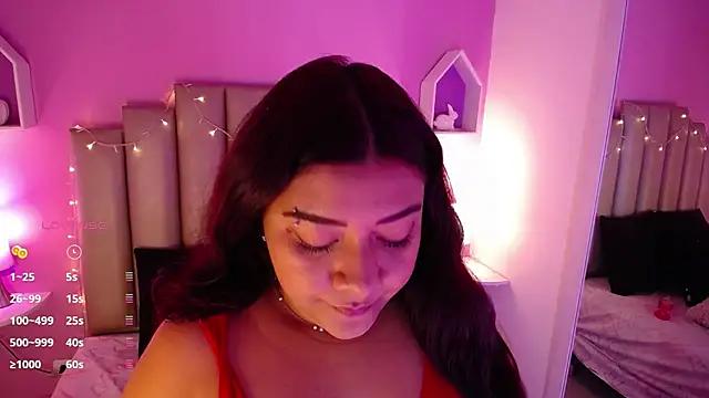 Discover our girls online shows and discover the company of countless livestreamers, with stunning shapes, sex toys and more.
