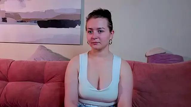 Discover our girls online shows and discover the company of countless livestreamers, with stunning shapes, sex toys and more.