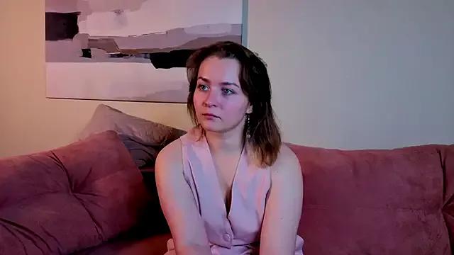 Discover our girls online shows and discover the company of countless livestreamers, with stunning shapes, sex toys and more.