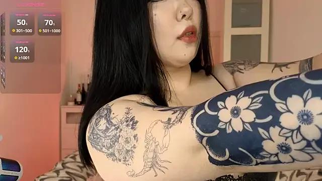 Discover our girls online shows and discover the company of countless livestreamers, with stunning shapes, sex toys and more.