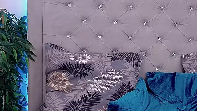MeIisaLove from StripChat