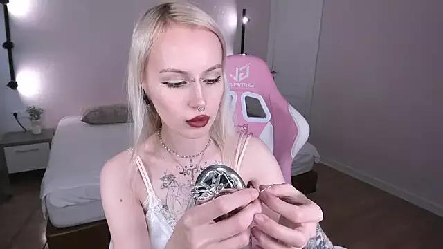 Melanie_Mason from StripChat is Freechat