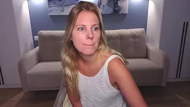 MelanieBennett from StripChat is Freechat