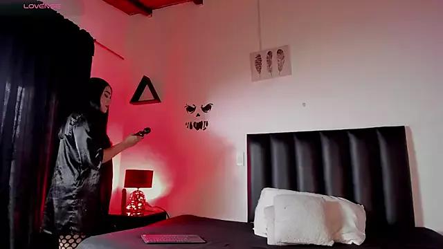 MelanieKimm from StripChat is Freechat