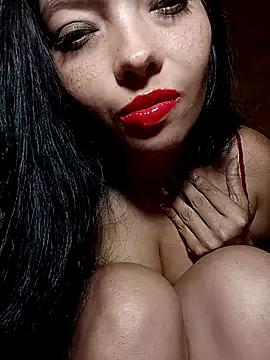 Discover our girls online shows and discover the company of countless livestreamers, with stunning shapes, sex toys and more.