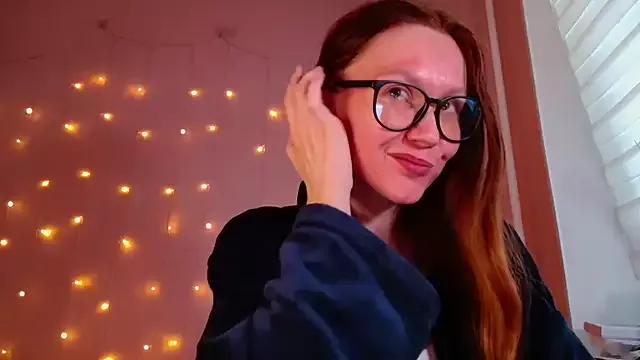 Discover our girls online shows and discover the company of countless livestreamers, with stunning shapes, sex toys and more.