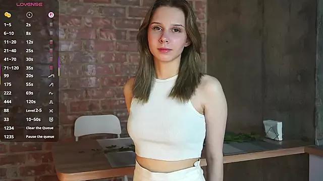 Discover our girls online shows and discover the company of countless livestreamers, with stunning shapes, sex toys and more.